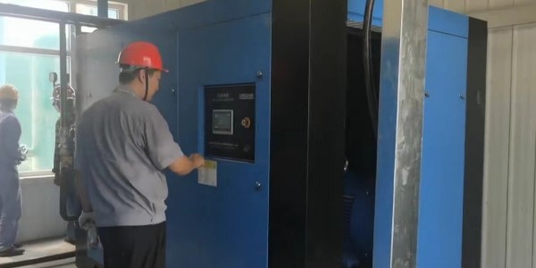 兩臺200Kw兩級壓縮空壓機完成安裝調(diào)試！