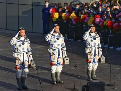 青島空壓機祝賀神州十二號載人飛船發(fā)射成功！
