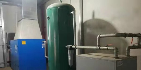 螺桿空壓機要定期放水，否則......